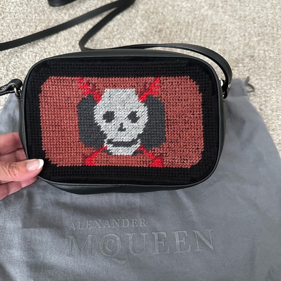 Authentic Alexander McQueen crossbody bag - Picture 2 of 10